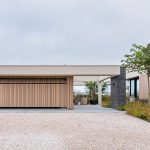 Onzichtbare houten garagedeur