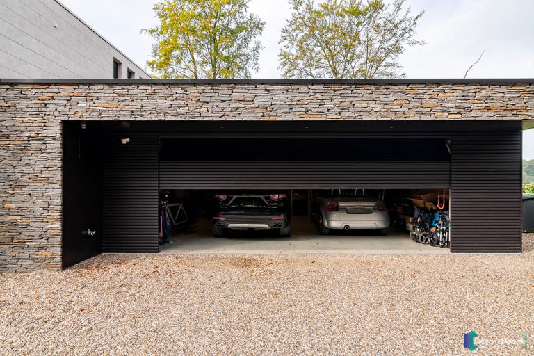Houten garagedeur met mato alu profielen