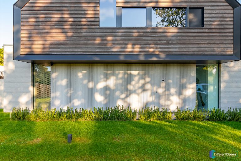 Pivoterende taatsdeur als voordeur