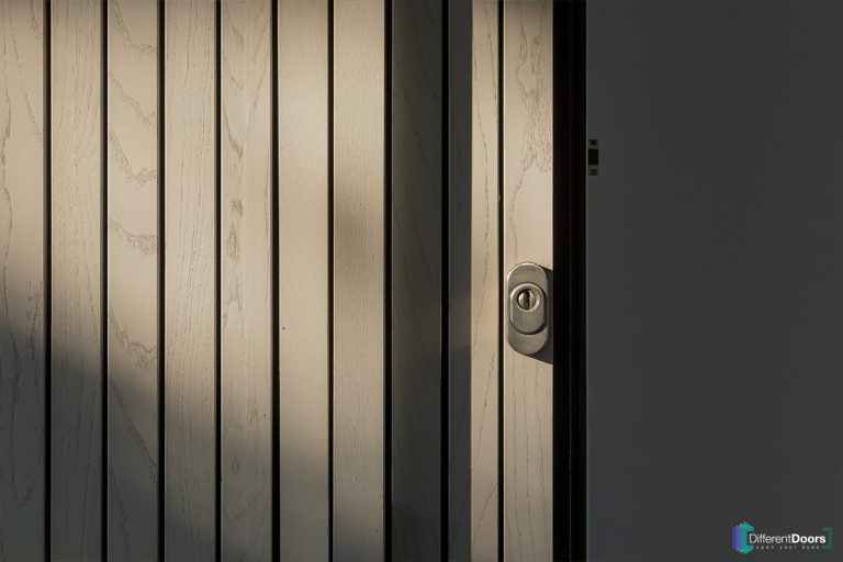 Pivoterende taatsdeur als voordeur