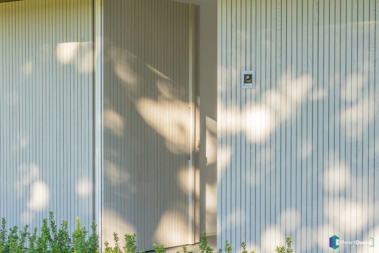 Pivoterende taatsdeur als voordeur