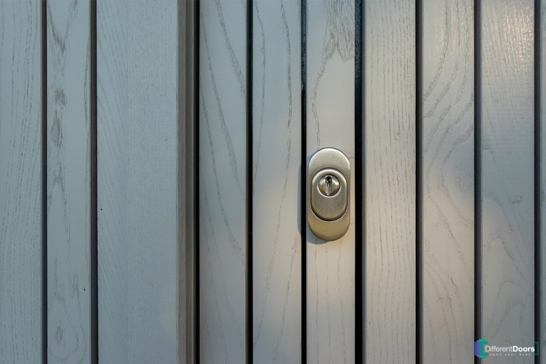 Houten taatsdeur verticale latten