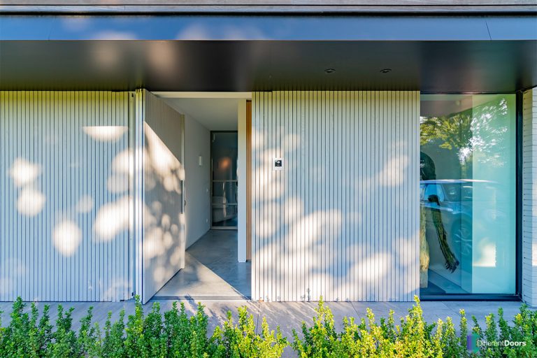 Taasdeur gelijk met de gevel