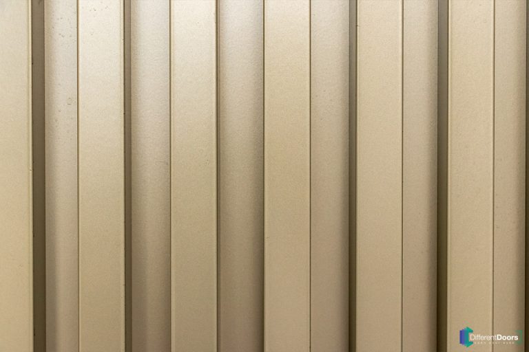 Garagedeur met aluminiumprofielen