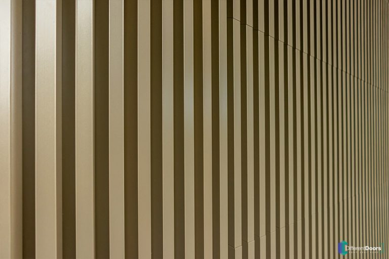 Garagedeur met aluminiumprofielen