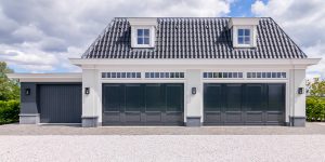 Dubbele houten garagedeuren