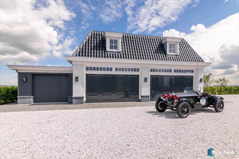 Houten garagedeuren op maat gemaakt