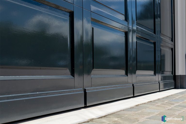 Houten garagedeuren op maat gemaakt