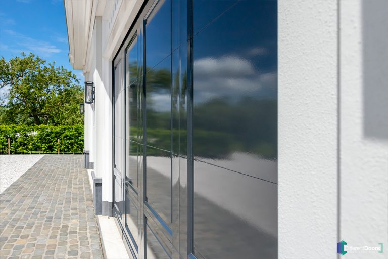 Klassieke houten garagedeur