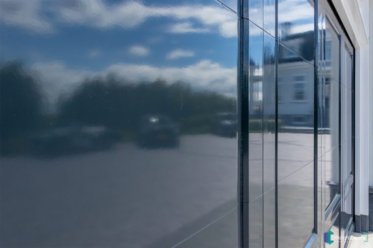 Klassieke houten garagedeur