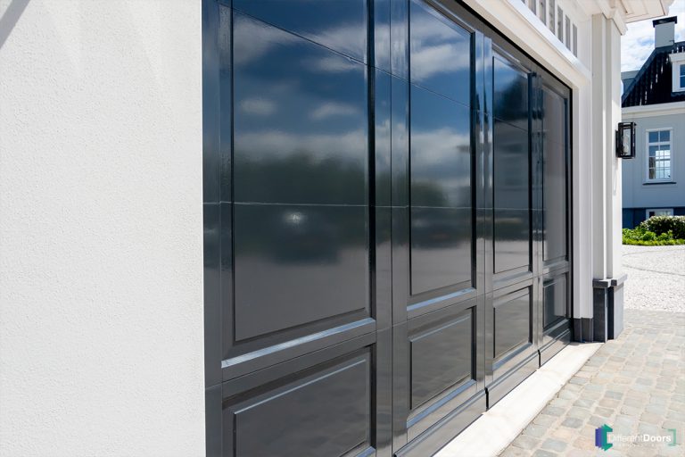 Klassieke houten garagedeur