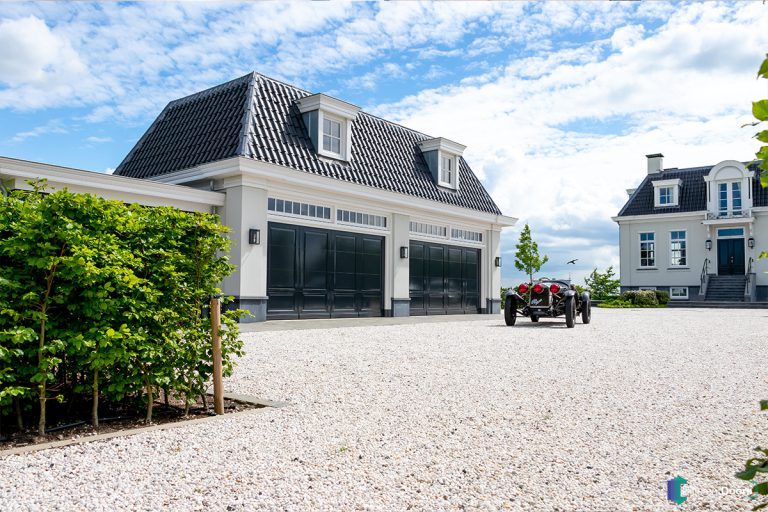 Dubbele houten garagedeuren