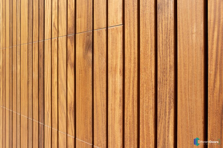 Houten garagedeur Afrormosia