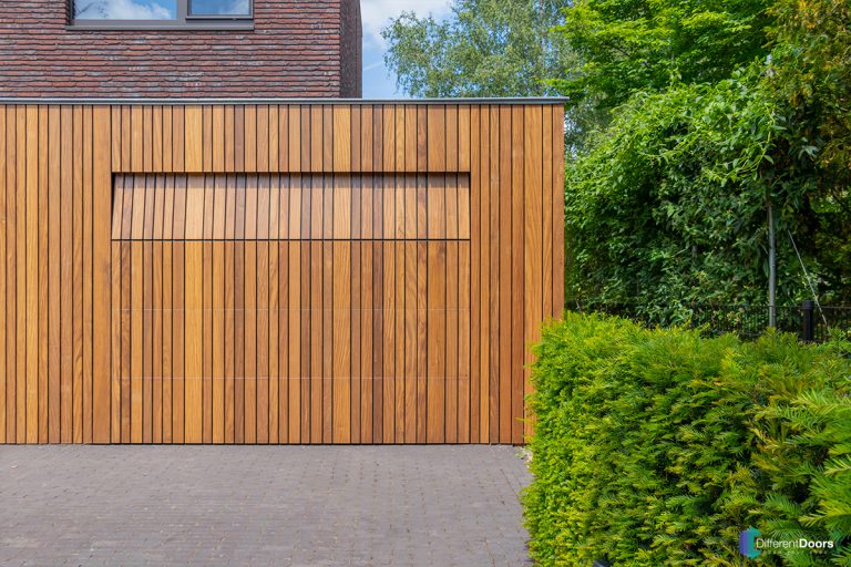 Garagedeur met gevelbekleding