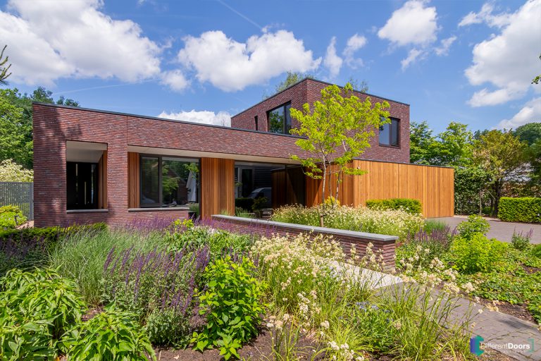 Garagedeur met gevelbekleding