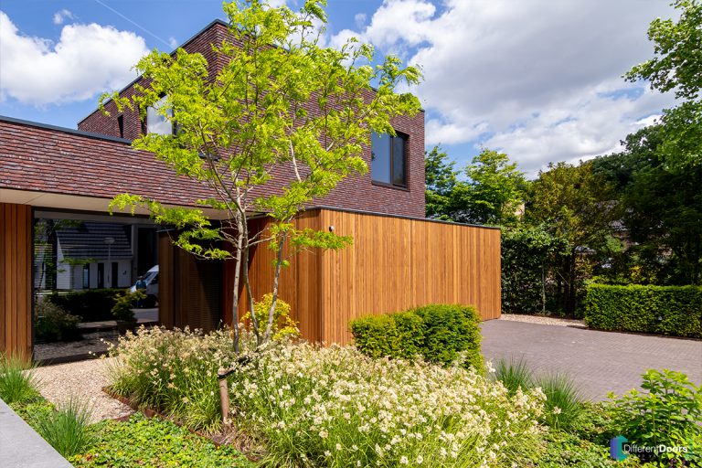 Garagedeur met gevelbekleding