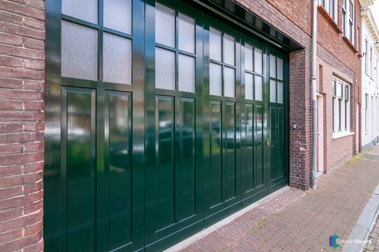 Klassieke zijwaartse garagedeur