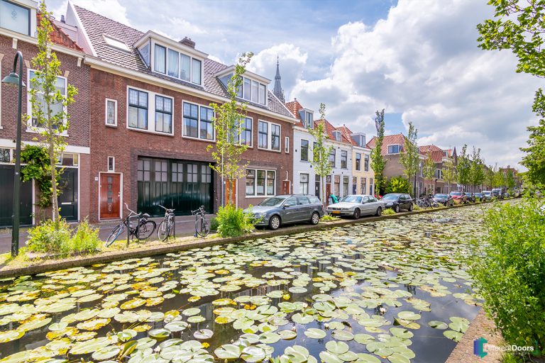 Klassieke zijwaartse garagedeur