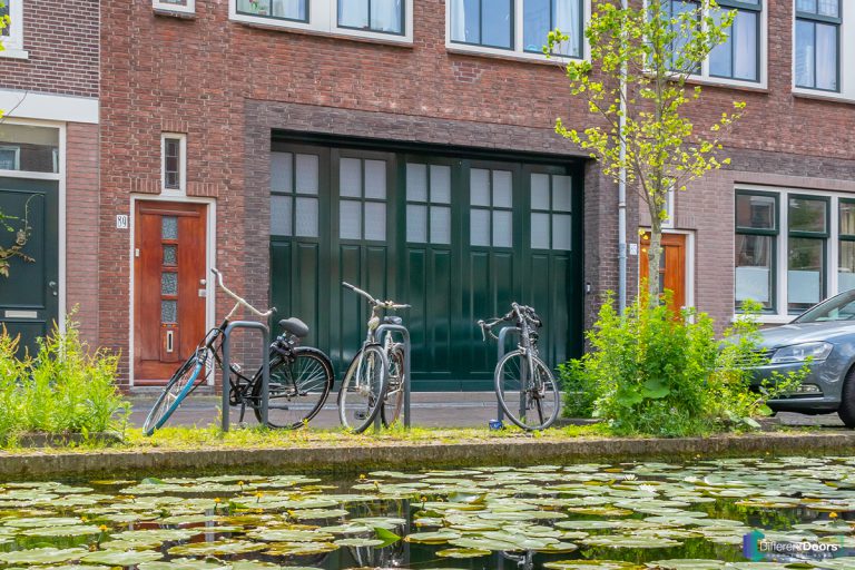 Houten sectionaaldeur zijwaarts