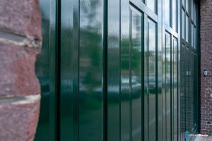 Houten sectionaaldeur zijwaarts