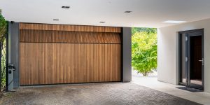 Garagedeur verticale latjes