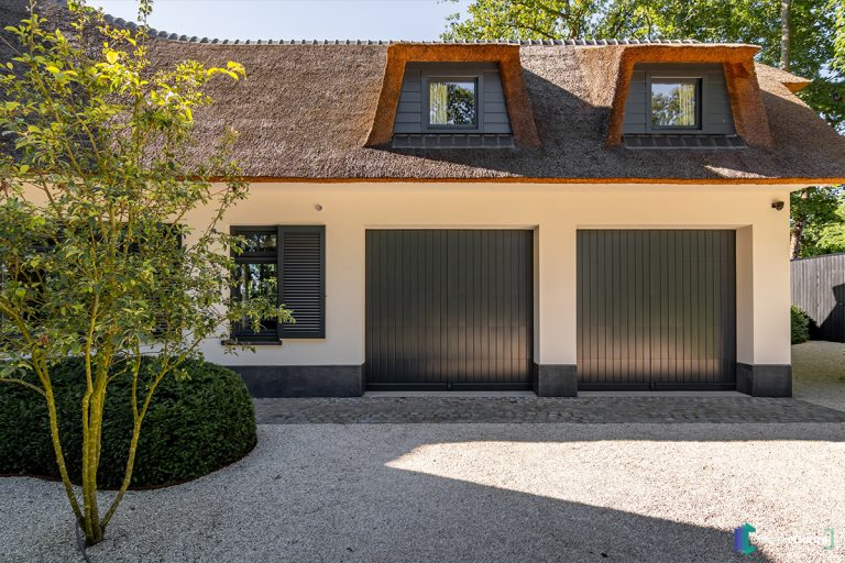 Elektrische garagedeur klassieke stijl