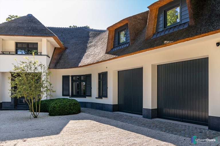 Houten garagedeur klassieke stijl