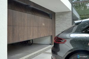 Houten garagedeur Bamboe