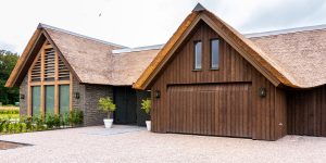 Garagedeur en gevelbekleding millboard