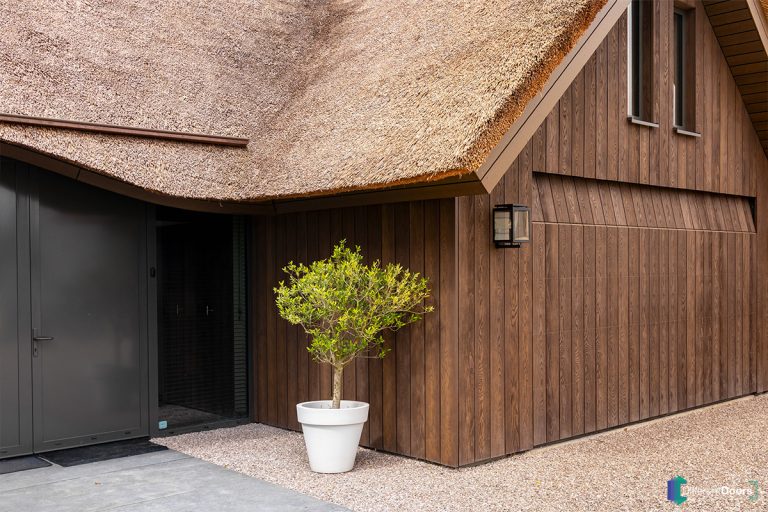 Onderhoudsvrije garagedeur met houtlook