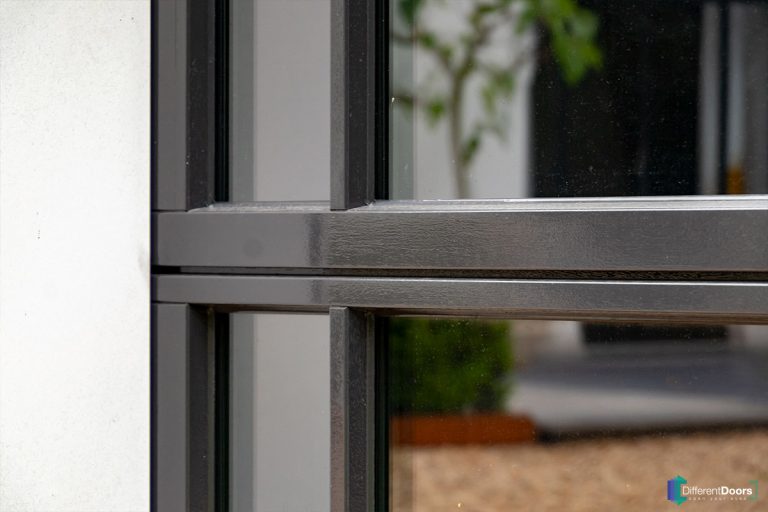 Elektrische garagedeur met glas