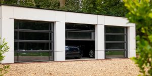 Automatische garagedeur van glas