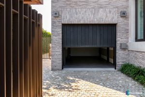 Houten garagedeur Shou Sugi Ban