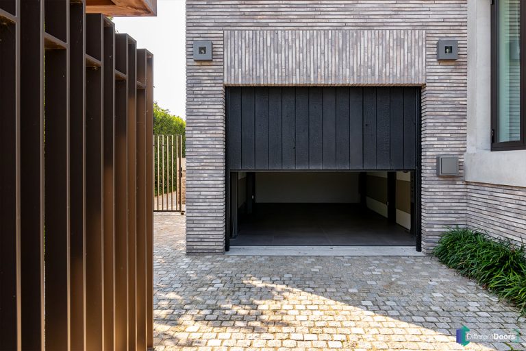 Houten garagedeur Shou Sugi Ban