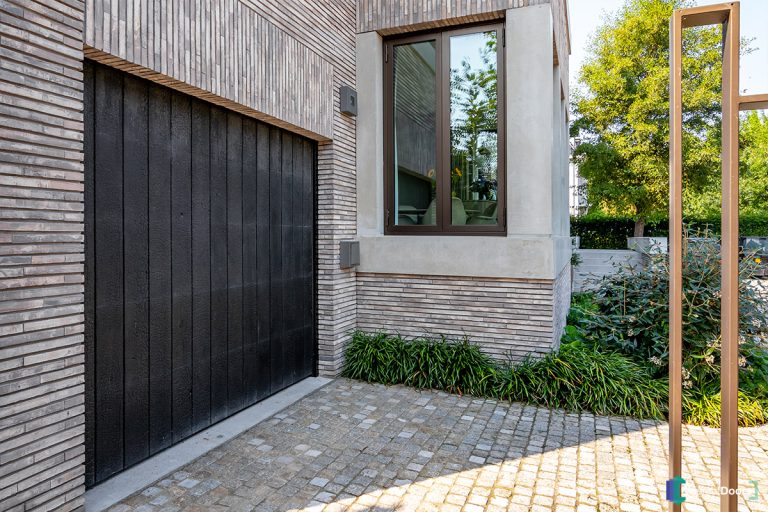 Houten garagedeur Shou Sugi Ban