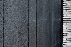 Shou sugi ban houten garagedeur