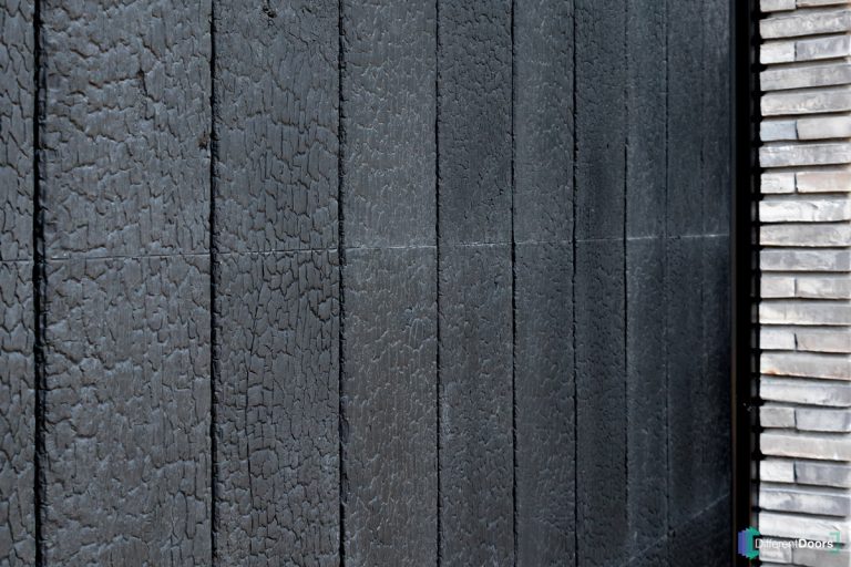 Shou sugi ban houten garagedeur