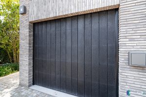 Shou sugi ban houten garagedeur