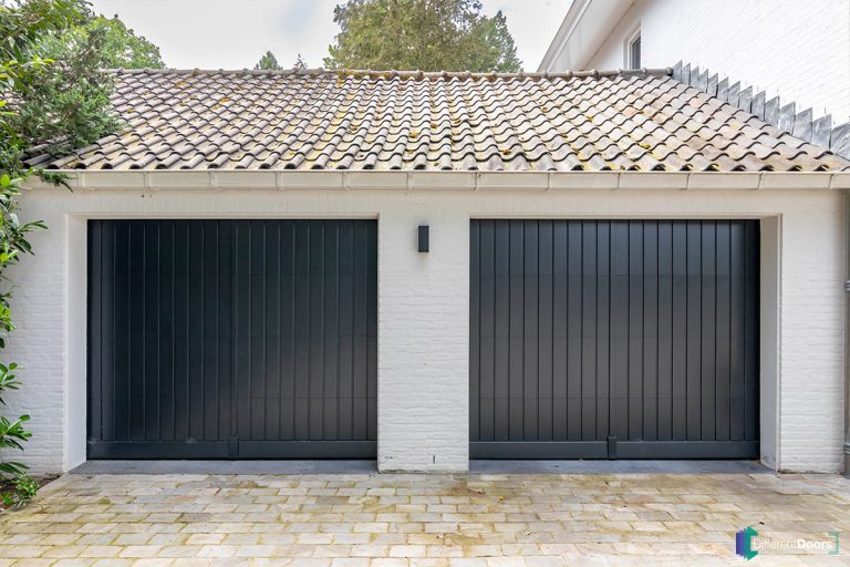 Houten garagedeur authentieke stijl