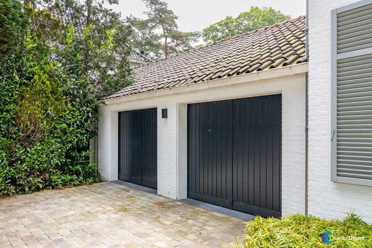 Houten garagedeur authentieke stijl