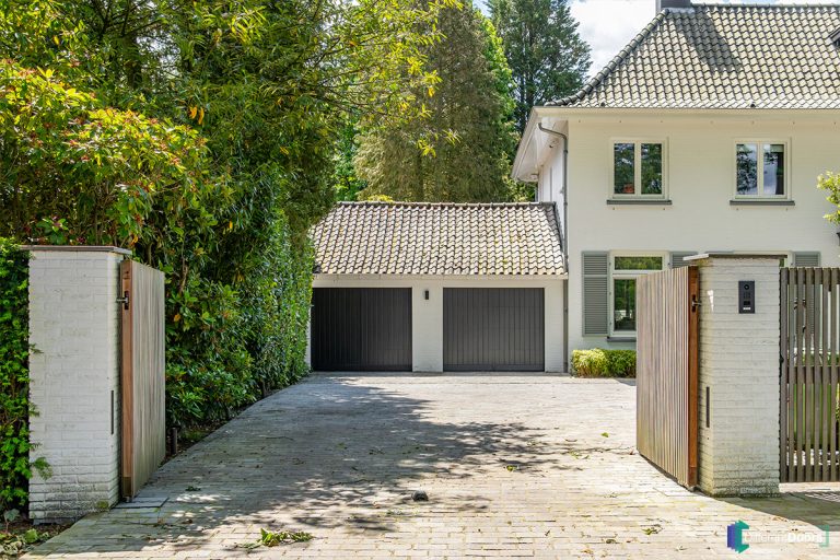 Houten garagedeur klassieke stijl