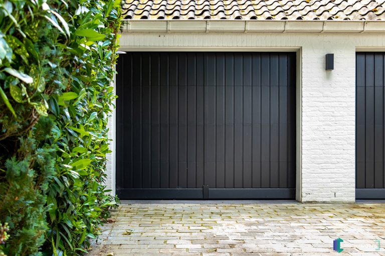 Houten garagedeur authentieke stijl
