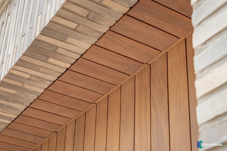 Houten garagedeur verticale latjes