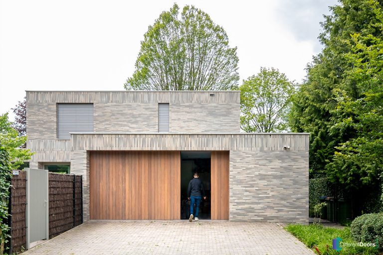 Houten garagedeur zijwaarts