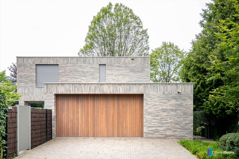 Houten garagedeur zijwaarts