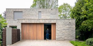 Houten garagedeur zijwaarts