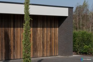 Houten garagedeur padoek