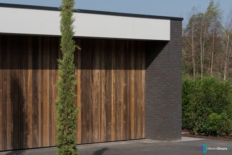 Houten garagedeur padoek