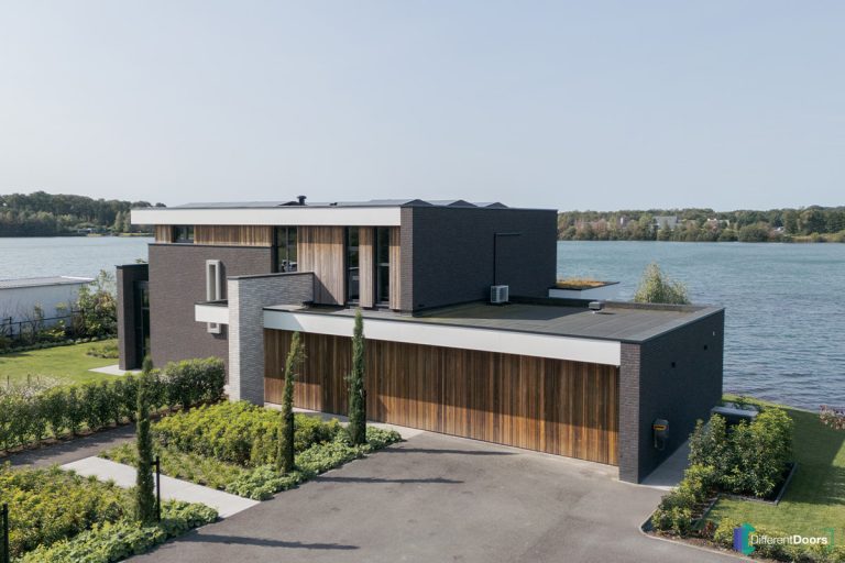 Padoek houten garagedeuren