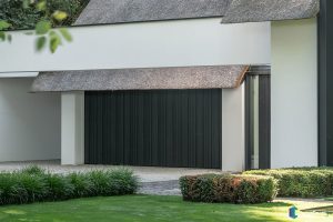 Houten sectionaaldeur red cedar